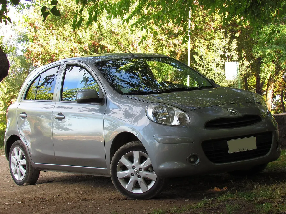 Nissan March 1.6 Advance 2014 gris, imagen de referencia del modelo