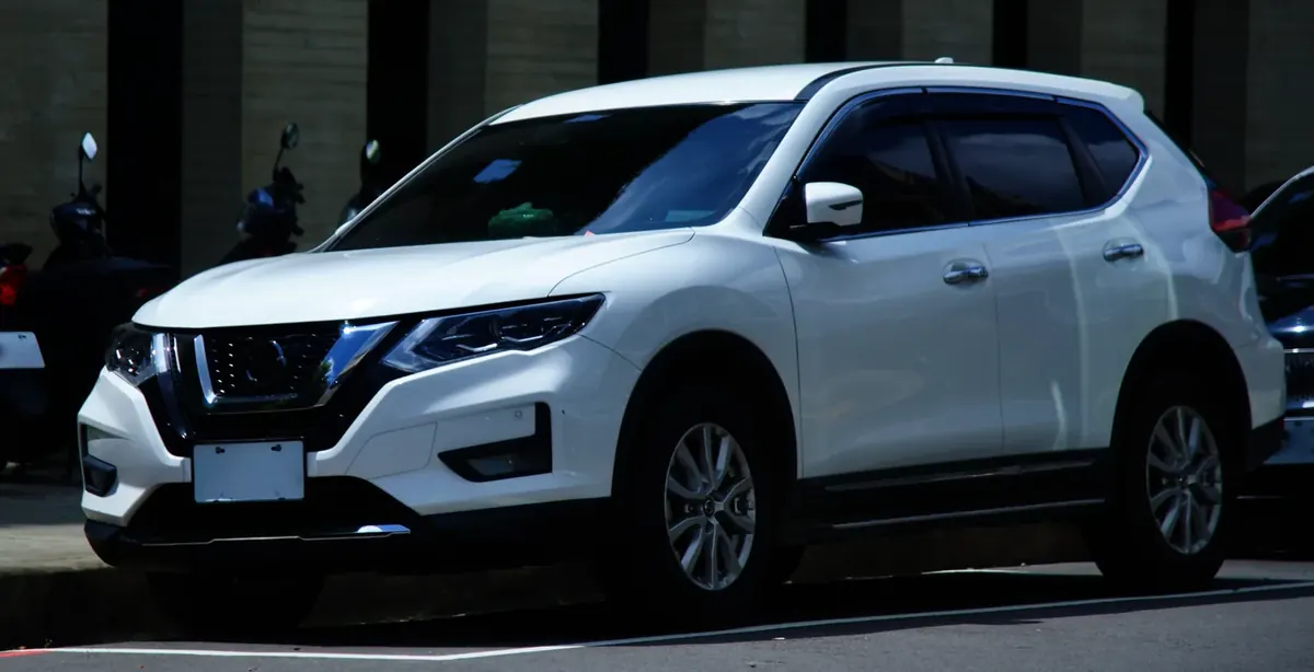 Nissan X-Trail T32 blanca, imagen de referencia del modelo